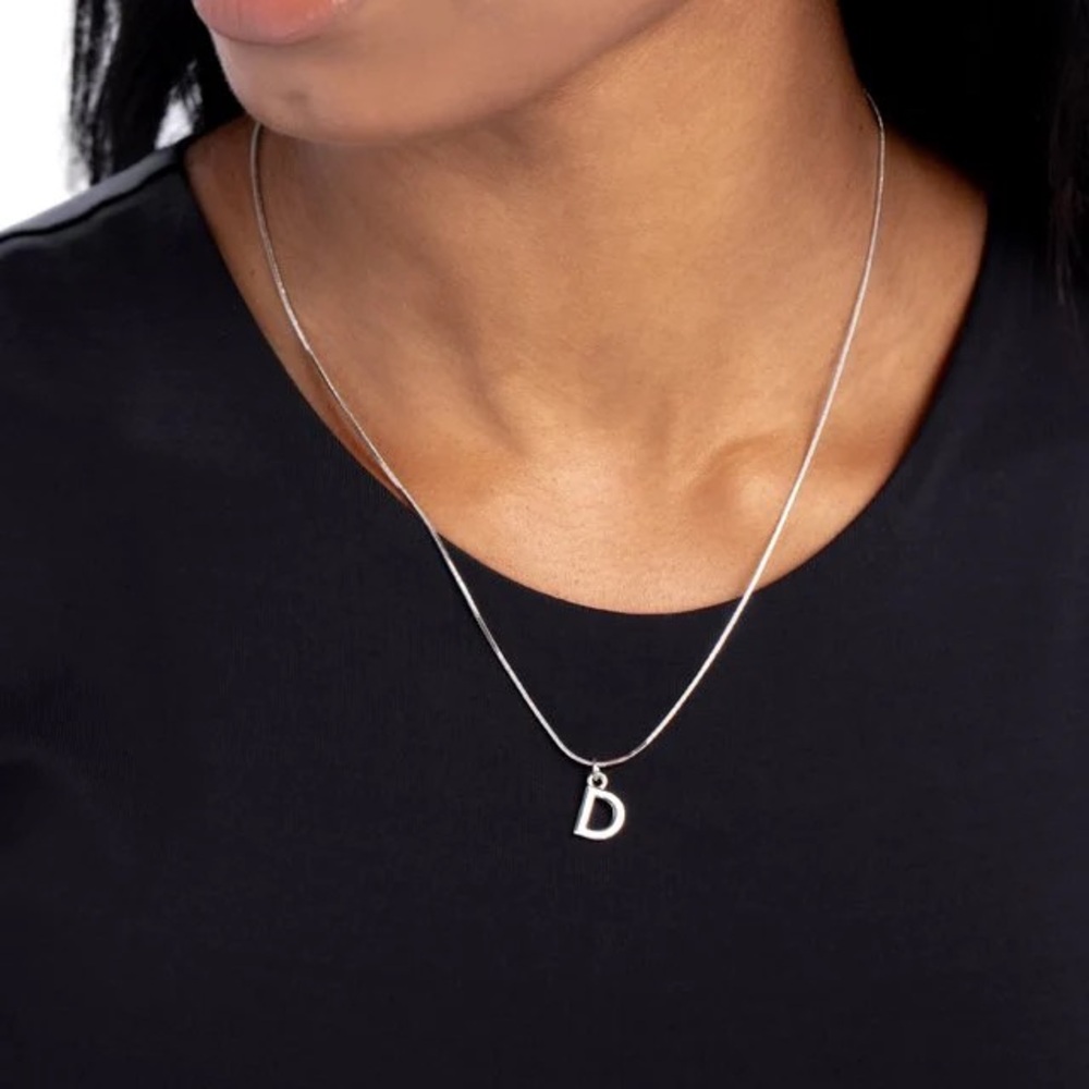 Paparazzi Silver 'D' Pendant Necklace